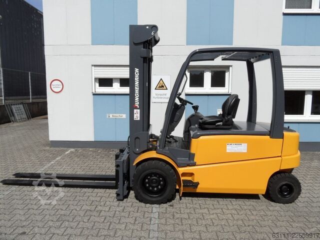Elektrický 4kolový vysokozdvižný vozík Jungheinrich EFG 550 - Zinkenverstellgerät mit 2000 mm Gabeln