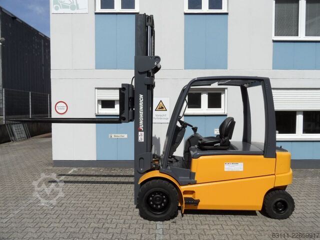 Elektrický 4kolový vysokozdvižný vozík Jungheinrich EFG 550 - Zinkenverstellgerät mit 2000 mm Gabeln