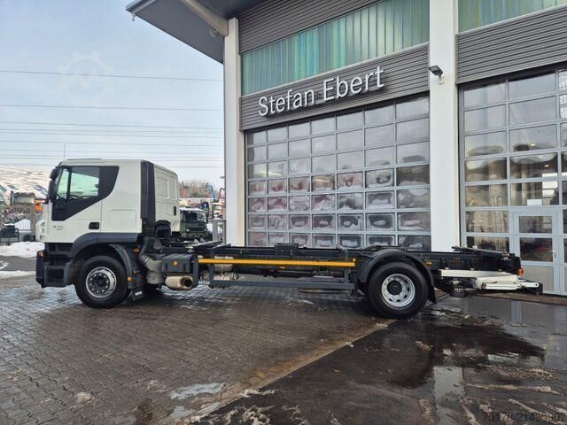 Fahrgestell mit Fahrerhaus Iveco Stralis AT190S31/FP CM BDF LBW unterfaltbar AHK