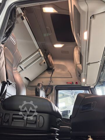 Trattore stradale standard IVECO S-WAY 570 uff. Italia- FULL OPT.+ACCIAI