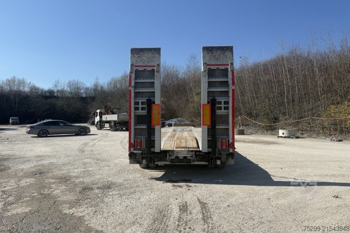 Remorque porte-engins surbaissée Schwarzmüller AZ Tieflader / Swiss-Vehicle