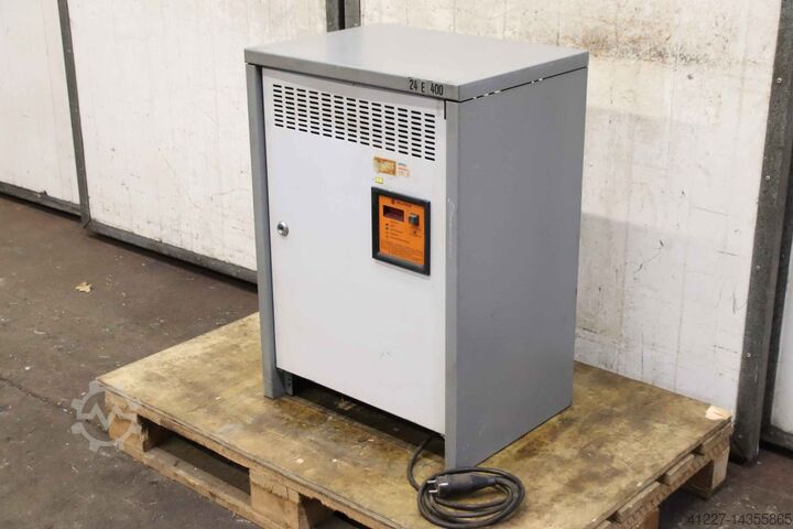 Lader voor vorkheftruck 24 V/40 A Benning E220 G24/40 B-FB