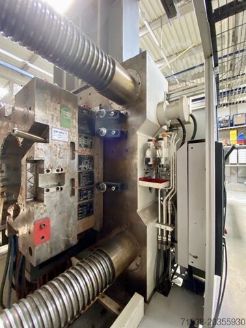 Máquina de moldagem por injecção KraussMaffei KM 800-5000 MC