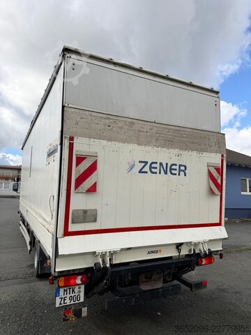 Samochód ciężarowy typu furgon Renault D 240