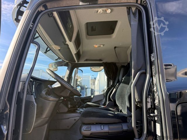 Box truck MERCEDES-BENZ ANTOS 2546 L Getränkekoffer 7,70m LBW 2,5 T*LENK