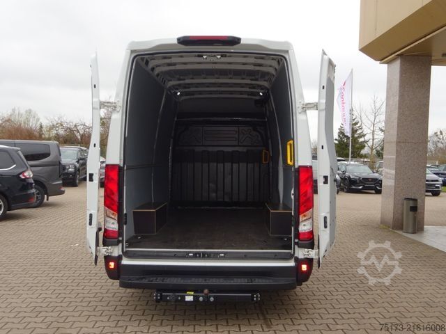 High top van IVECO Daily Kasten 35 S 16A8 V 156PS ACC AHK Luftfed.