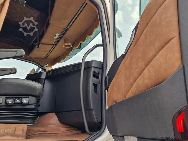 Μεταφορά βοοειδών Volvo FH 13.500 Globetrotter 8x2*6 - 3 deck livestock...