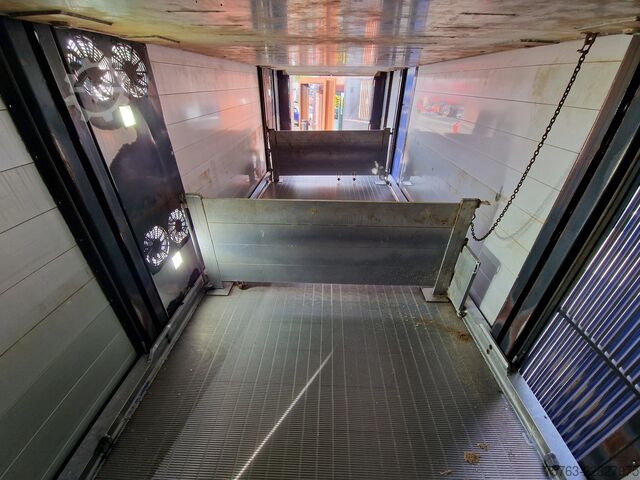 Μεταφορά βοοειδών Volvo FH 13.500 Globetrotter 8x2*6 - 3 deck livestock...