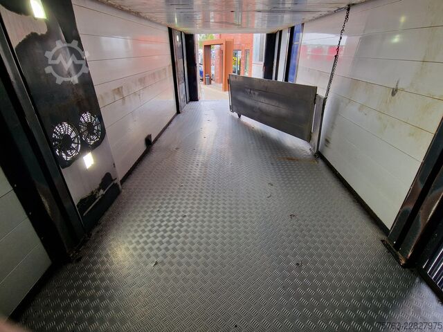 Μεταφορά βοοειδών Volvo FH 13.500 Globetrotter 8x2*6 - 3 deck livestock...