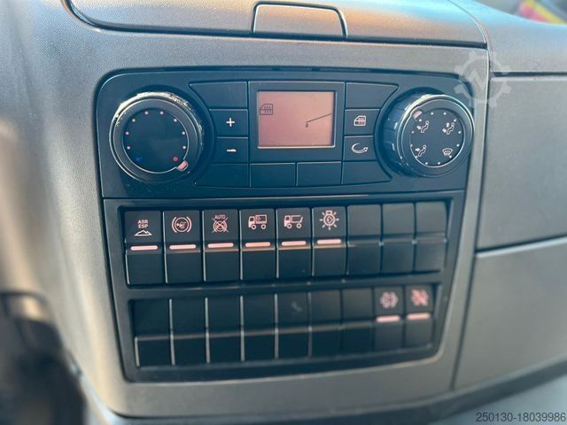 Chladírenský vůz MAN TGL 12.220 Kühlkoffer Carrier EasyCold mit LBW