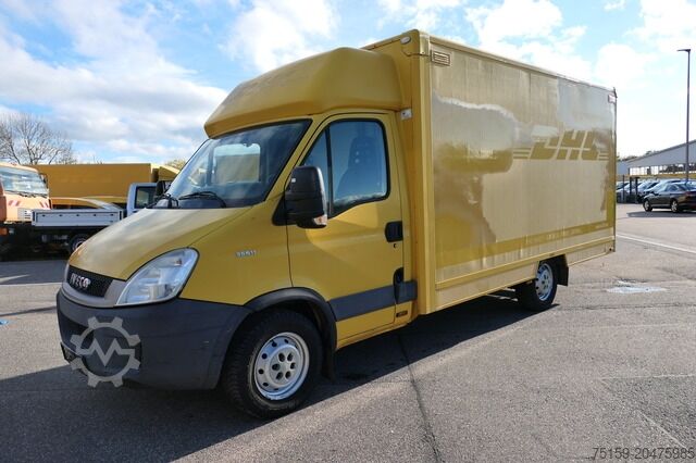 Vrachtwagen met bakwagen iveco Daily 35 S11 C30C AUTOMATIK KAMERA MAXI Regale DURCHGANG