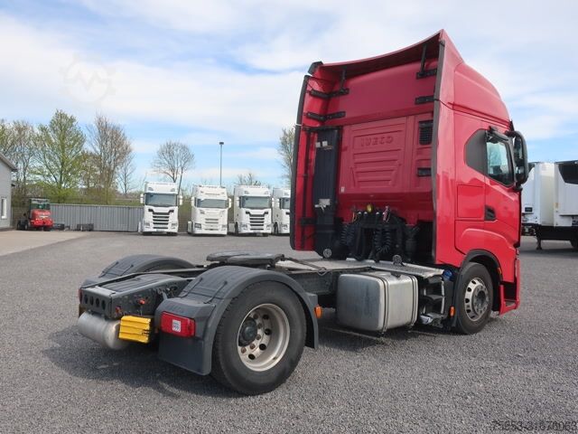 Standard tractor unit Iveco S-Way AS 440 S 46 Intarder PTO