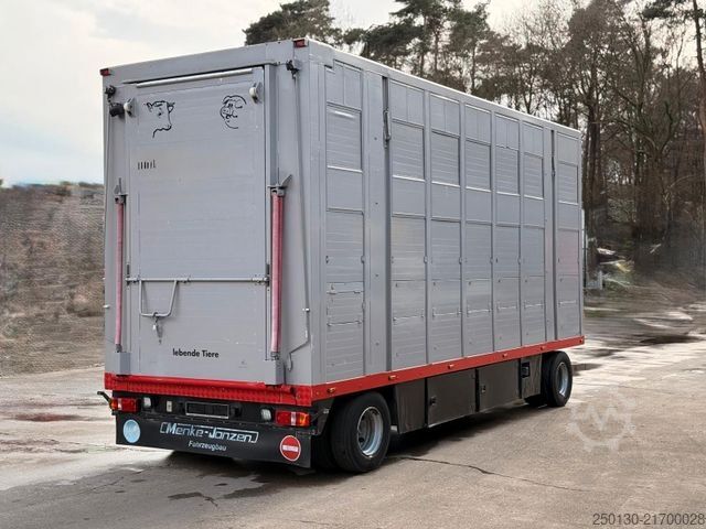 Remolque de transporte de caballos MENKE-JANZEN 3.Stock mit Aggregat Tränke Durchladetüren