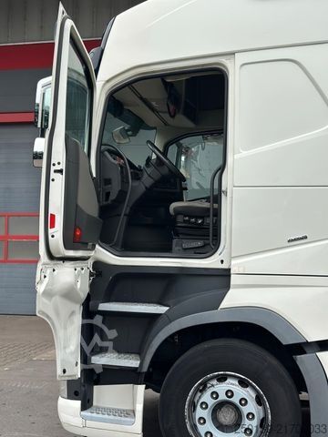 Tractora standard VOLVO FH460 4x2 BL ACC / KLIMA/ LDW / LED