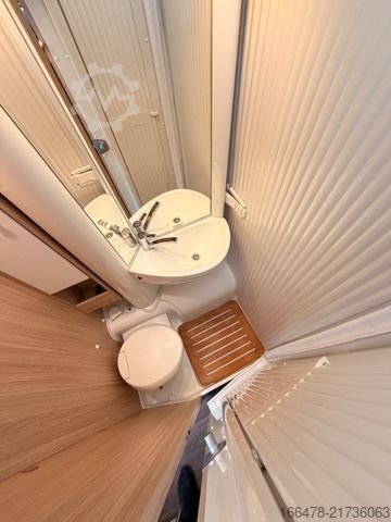 Autorulotă semi-integrată SUNLIGHT T 67 *Einzelbetten-Automatik-Solar*