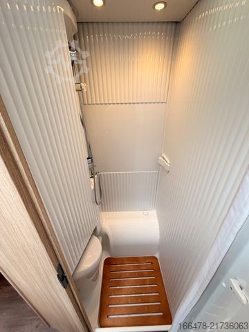 Autorulotă semi-integrată SUNLIGHT T 67 *Einzelbetten-Automatik-Solar*