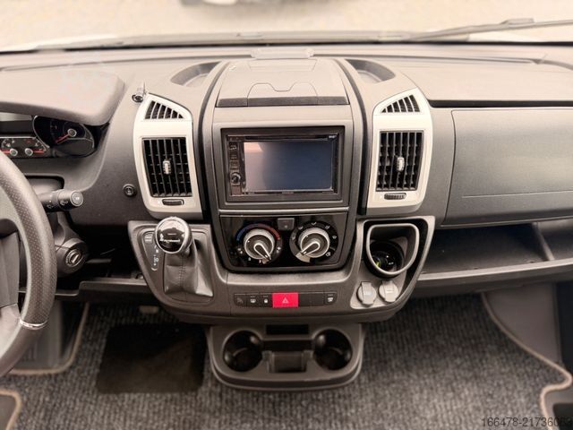 Autorulotă semi-integrată SUNLIGHT T 67 *Einzelbetten-Automatik-Solar*