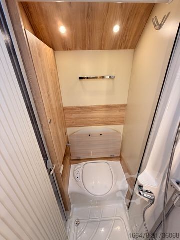 Autorulotă semi-integrată EURAMOBIL Profila T 675 SB *Festbett-Automatik-Solar*