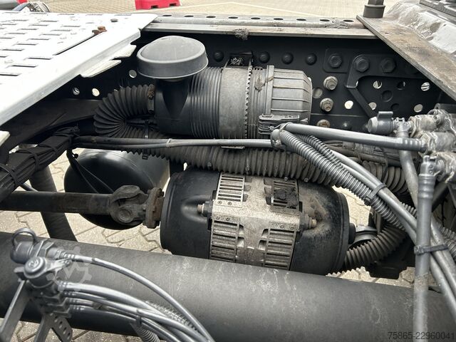 Standard-SZM Mercedes-Benz Actros 1845 Gigaspace / Tacho V2 / 371 dkm / Bl...