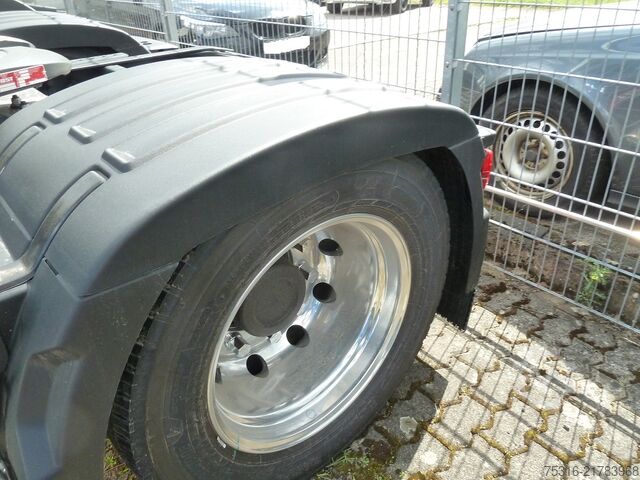 Standardowy ciągnik siodłowy Renault 480 MEGA