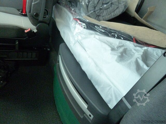 Standardowy ciągnik siodłowy Renault 480 MEGA