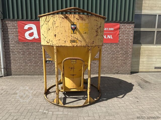 Betonstortkubel staand rond onderlosser - Gebruikt concrete bucket  betonstortkubel staand rond onderlosser - Gebruikt