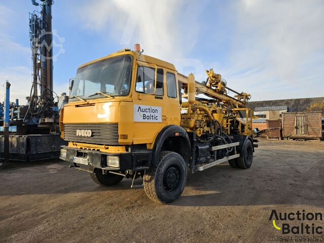 Macchina per la trivellazione IVECO 180-25