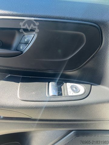 Skåpbil MERCEDES-BENZ Vito 114 LANG KLIMA TEMPOMAT SCHRÄNKE/REGALE AHK