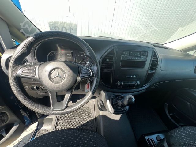 Skåpbil MERCEDES-BENZ Vito 114 LANG KLIMA TEMPOMAT SCHRÄNKE/REGALE AHK