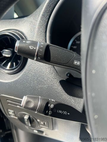 Skåpbil MERCEDES-BENZ Vito 114 LANG KLIMA TEMPOMAT SCHRÄNKE/REGALE AHK