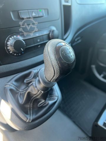 Skåpbil MERCEDES-BENZ Vito 114 LANG KLIMA TEMPOMAT SCHRÄNKE/REGALE AHK