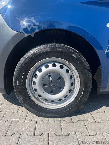 Skåpbil MERCEDES-BENZ Vito 114 LANG KLIMA TEMPOMAT SCHRÄNKE/REGALE AHK