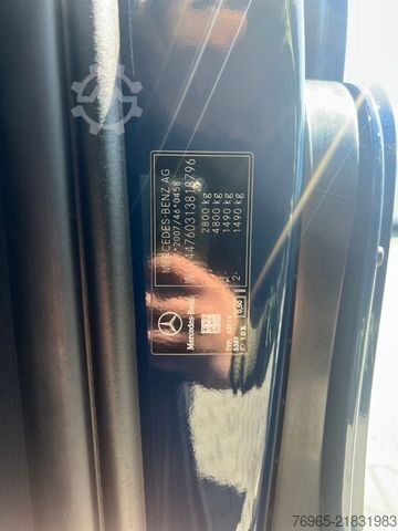Skåpbil MERCEDES-BENZ Vito 114 LANG KLIMA TEMPOMAT SCHRÄNKE/REGALE AHK