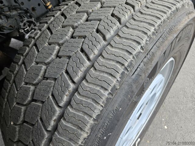 Lastbil med flak Mercedes-Benz Arocs 2651 L 6x4