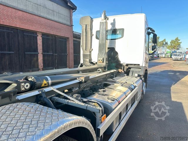 Roll-off tipper truck VOLVO FM420 6x4 Abroller Meiller RS21.65 AHK Lift