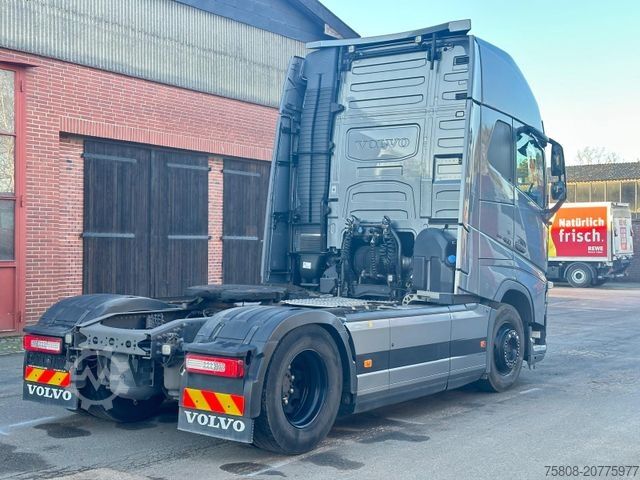 Standard tractor unit VOLVO FH460 Globetrotter XL I Park ACC 2 Tanks Leder