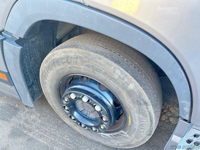 Standard tractor unit VOLVO FH460 Globetrotter XL I Park ACC 2 Tanks Leder