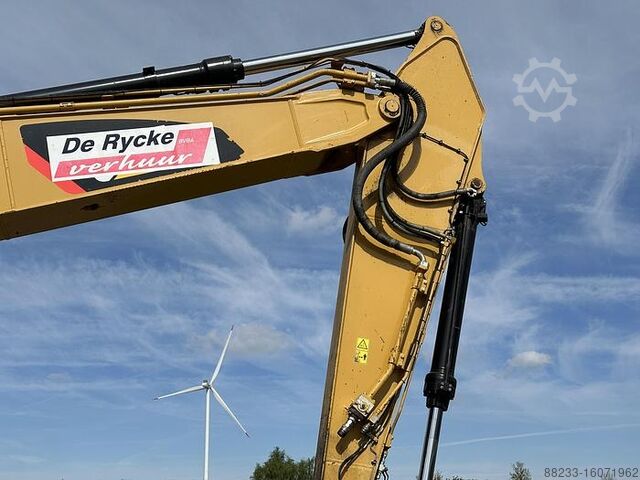 Rupsgraafmachine Caterpillar 323FL