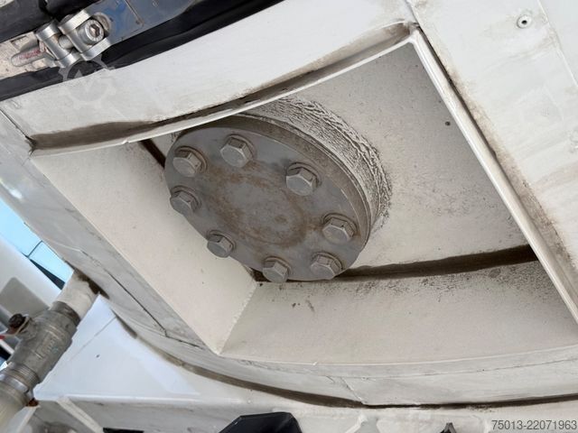 Ημιρυμουλκούμενο βυτιοφόρο KÄSSBOHRER V2A 28 cbm, APOLLO-Pumpe, Leer nur 5,5 to.