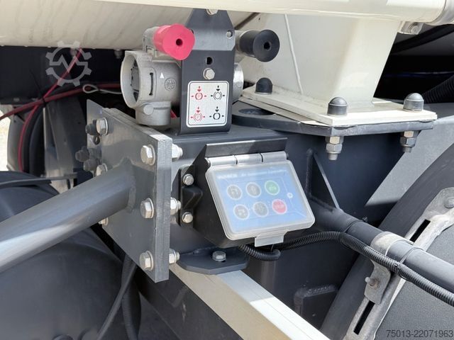 Ημιρυμουλκούμενο βυτιοφόρο KÄSSBOHRER V2A 28 cbm, APOLLO-Pumpe, Leer nur 5,5 to.