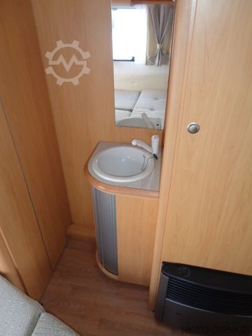 Lakókocsi BEYERLAND Sprinter 350 FB *Vorzelt*