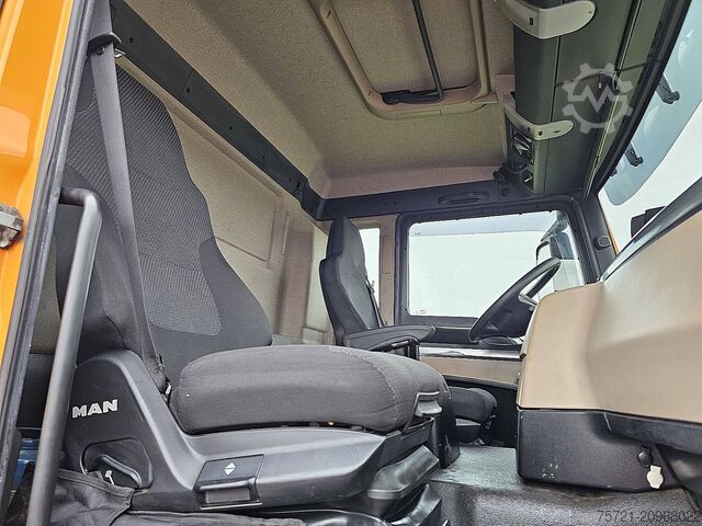 Piattaforma di carico M.A.N. 26.440 TGS