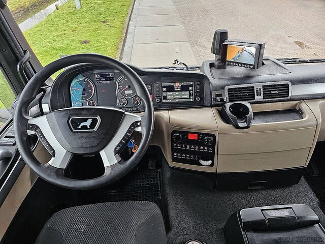 Piattaforma di carico M.A.N. 26.440 TGS