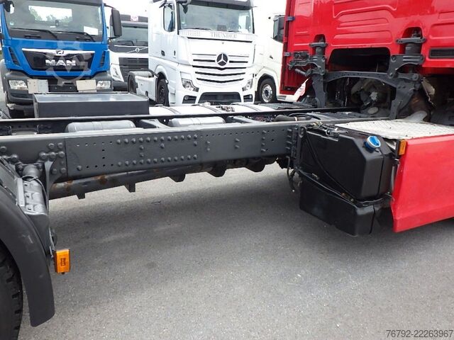 Podvozek nákladního auta SCANIA R 580 B6x2*4NB Fahrgestell/R-Fhs./Ret./Lenkachse
