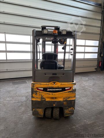 Eléctrico - 3 ruedas Jungheinrich EFG218K