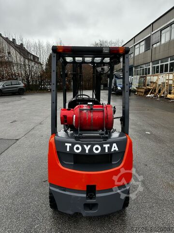 Gas forklift truck Forklift truck LPG forklift truck Toyota 02-8FGF18
