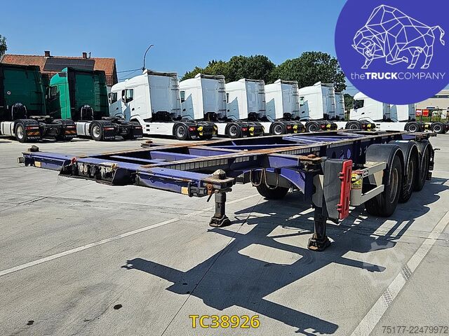 Transport af containere Vanhool 30 ‘ , 20’. ADR