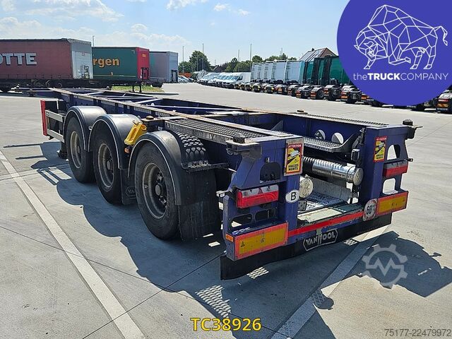 Transport af containere Vanhool 30 ‘ , 20’. ADR