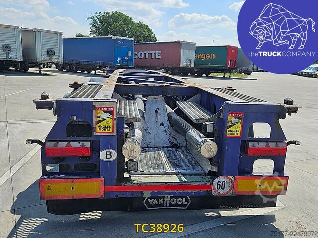 Transport af containere Vanhool 30 ‘ , 20’. ADR