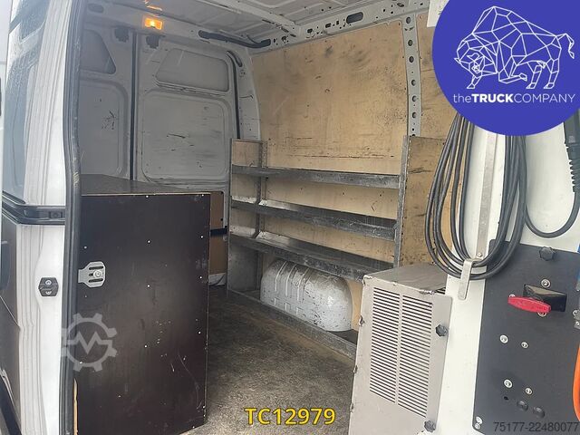 Løfteplatform Renault Master 145.35 klubb